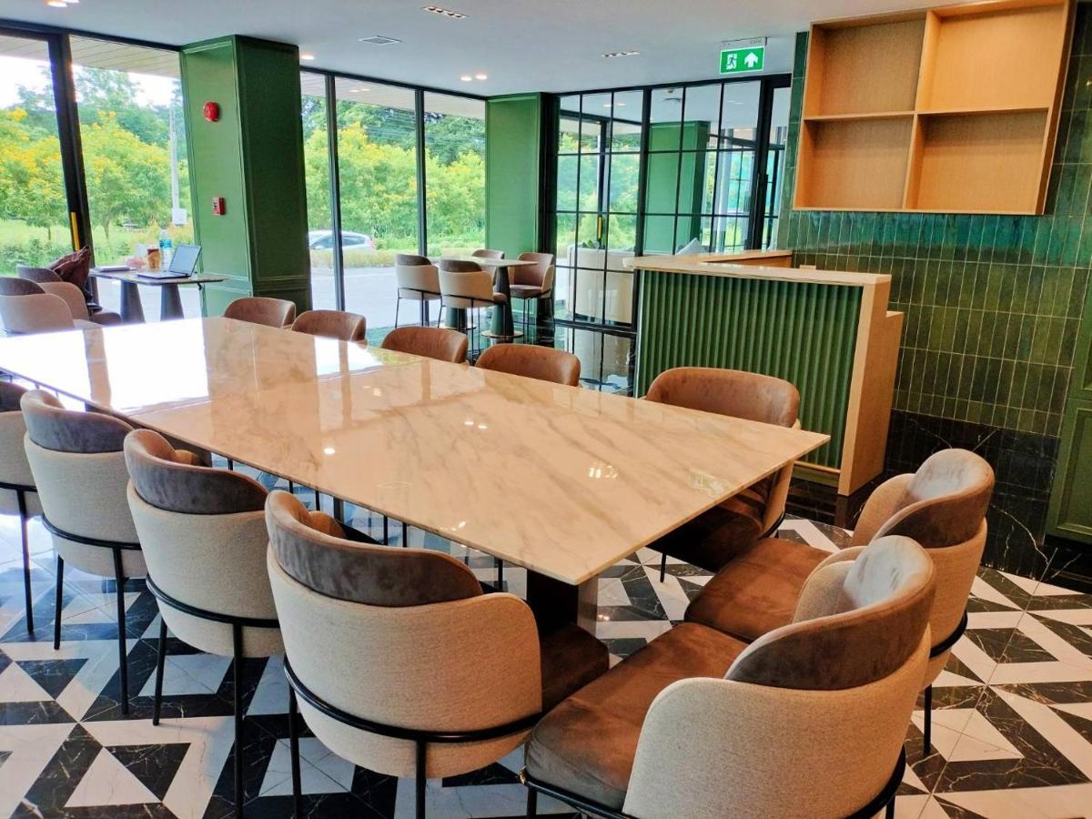 Hotel Cha Chiangmai Luxury à Chiang Mai Extérieur photo